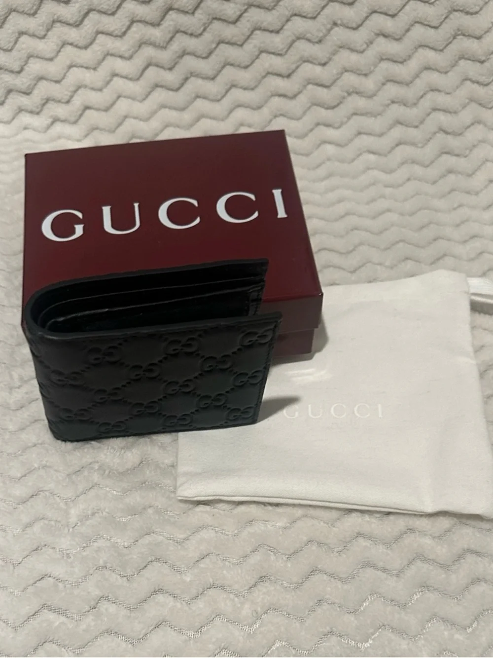 Gucci Black Embossed Leather Bi-Fold Wallet - Picture 6 of 7